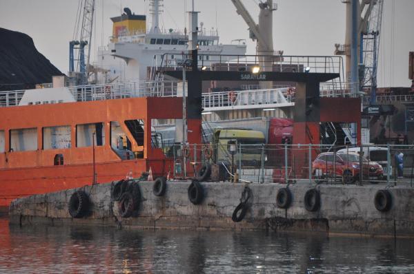 Balıkesir'de feribot, kuru yük gemisi ile çarpıştı