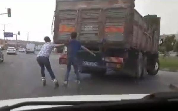 Patenli gençlerden tehlikeli yolculuk