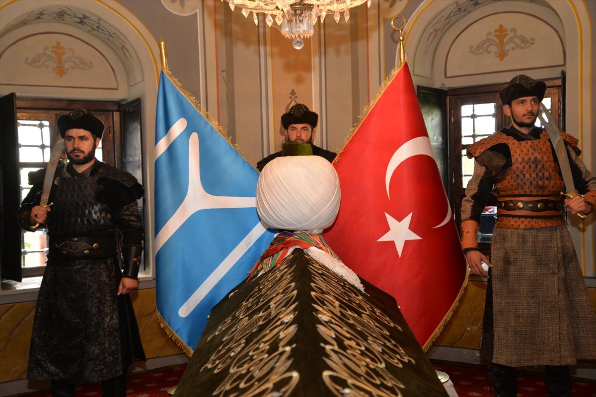 Ertuğrul Gazi Türbesi'nde saygı nöbeti