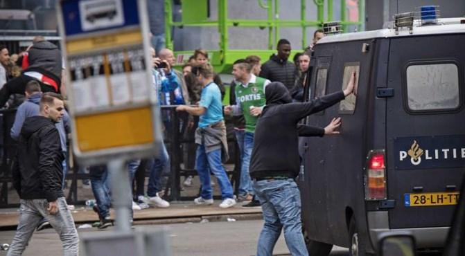 Hollanda'da sokaklar karıştı