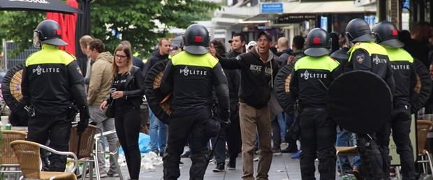 Hollanda'da sokaklar karıştı