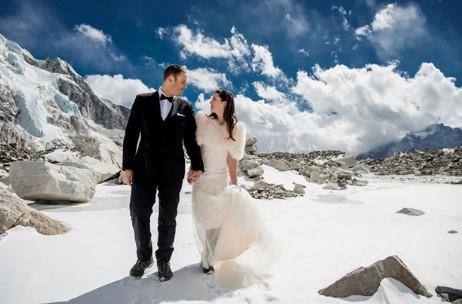 Everest Dağı'nda evlilik sözü