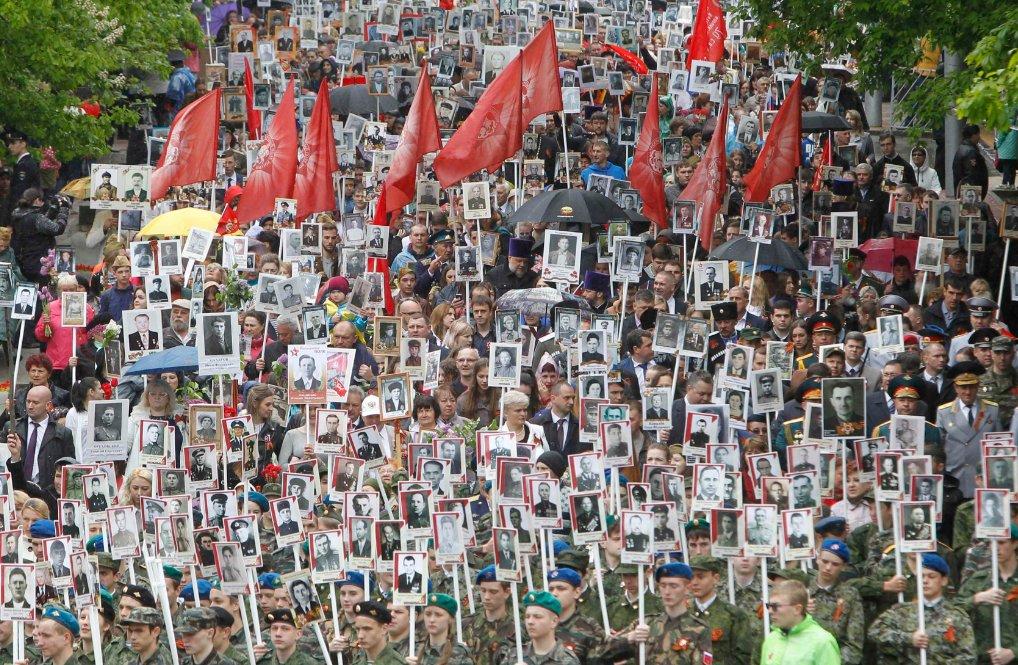 Putin 'Ölümsüz Alay' yürüyüşüne katıldı