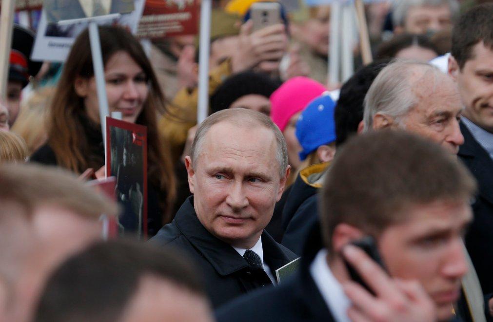 Putin 'Ölümsüz Alay' yürüyüşüne katıldı