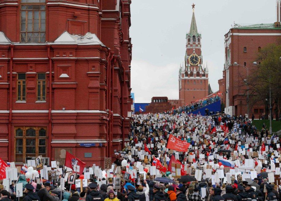 Putin 'Ölümsüz Alay' yürüyüşüne katıldı