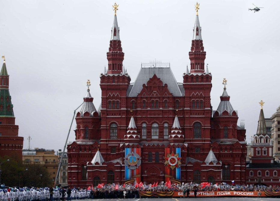 Putin 'Ölümsüz Alay' yürüyüşüne katıldı