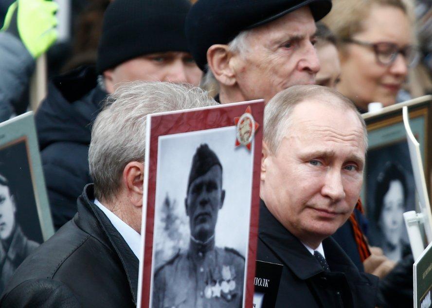 Putin 'Ölümsüz Alay' yürüyüşüne katıldı