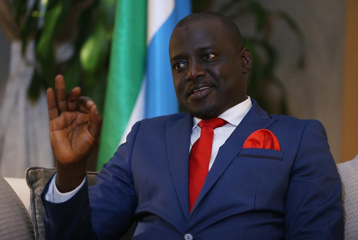 Mülteci olarak gitti bakan olarak döndü