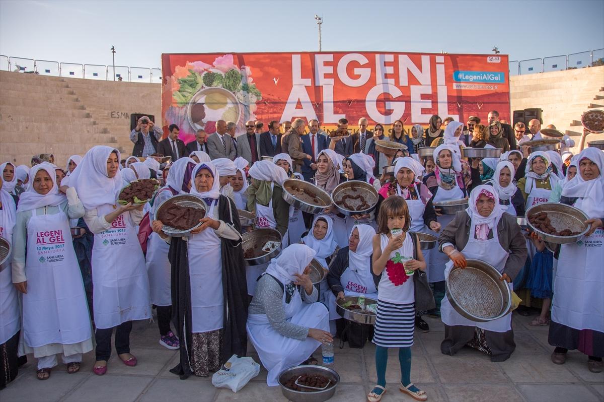 400 kadınla çiğ köfte yoğurma rekoru