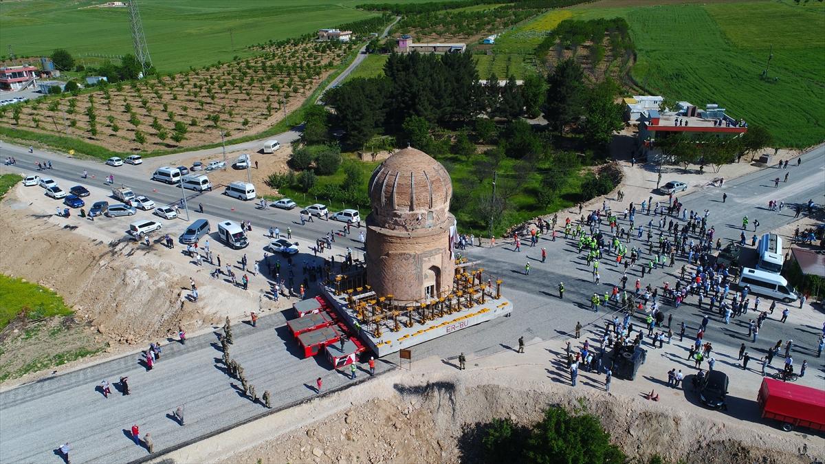 Tarihi Zeynel Bey Türbesi taşındı