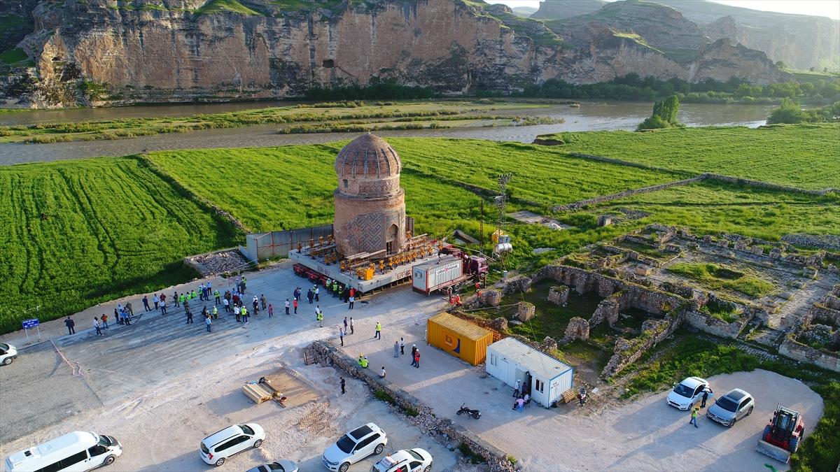 Tarihi Zeynel Bey Türbesi taşındı