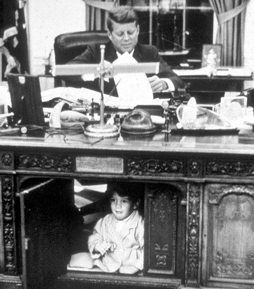 Justin Trudeau oğlunu parlamentoya getirdi