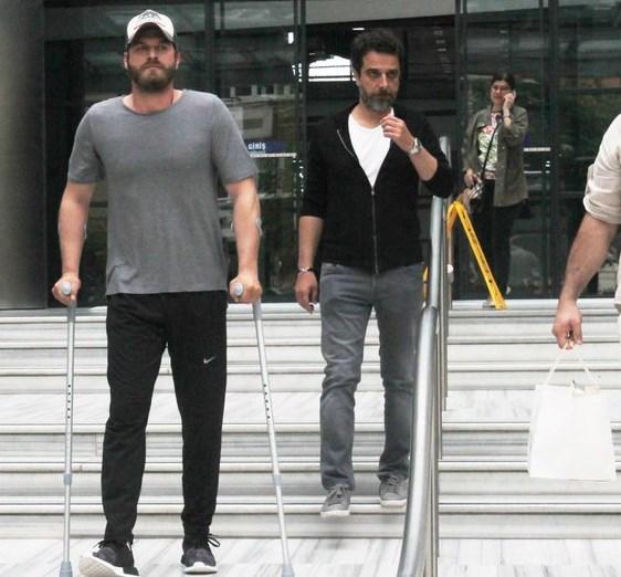 Kıvanç Tatlıtuğ bacağından ameliyat oldu