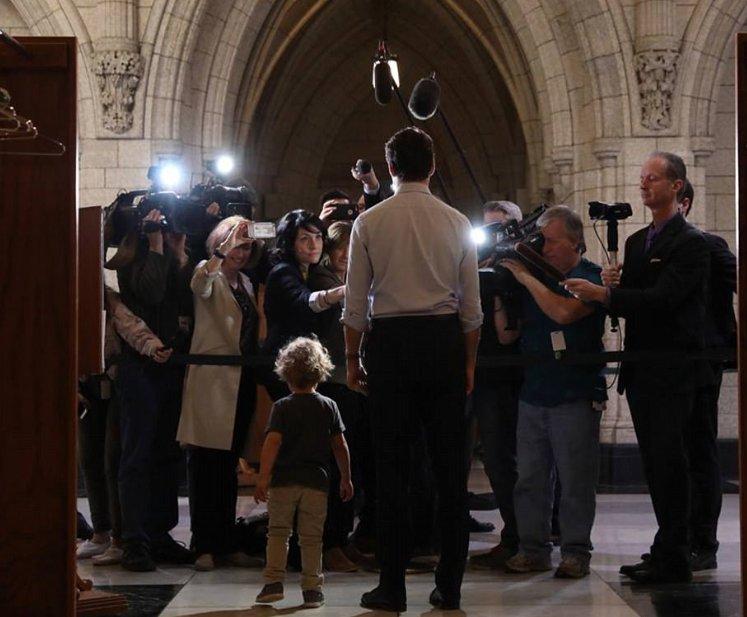 Justin Trudeau oğlunu parlamentoya getirdi