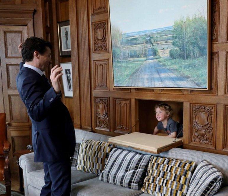 Justin Trudeau oğlunu parlamentoya getirdi