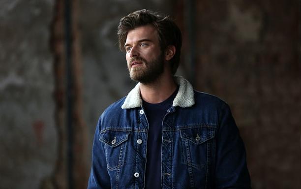 Kıvanç Tatlıtuğ bacağından ameliyat oldu