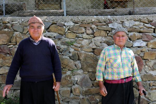 Aynı mahallede 12 kişi çift cinsiyetli