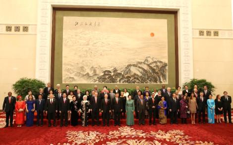 Aile pozunda Putin tek kaldı