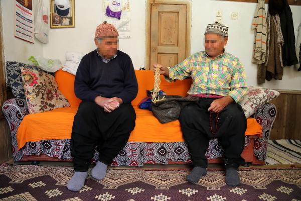 Aynı mahallede 12 kişi çift cinsiyetli