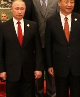 Aile pozunda Putin tek kaldı
