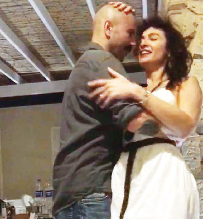 Birce Akalay yeni aşkıyla görüntülendi