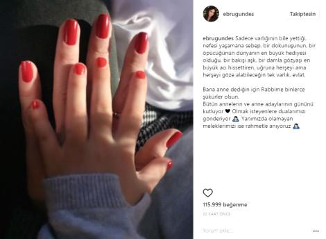Ebru Gündeş'in Anneler Günü paylaşımı