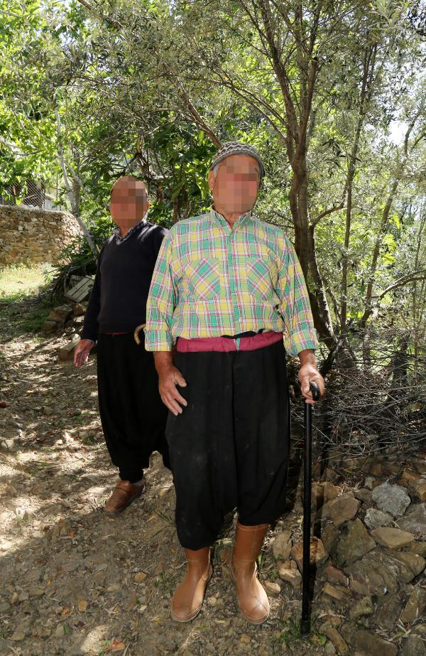 Aynı mahallede 12 kişi çift cinsiyetli