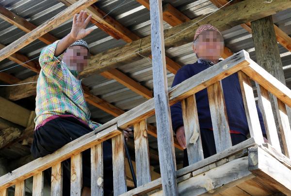 Aynı mahallede 12 kişi çift cinsiyetli