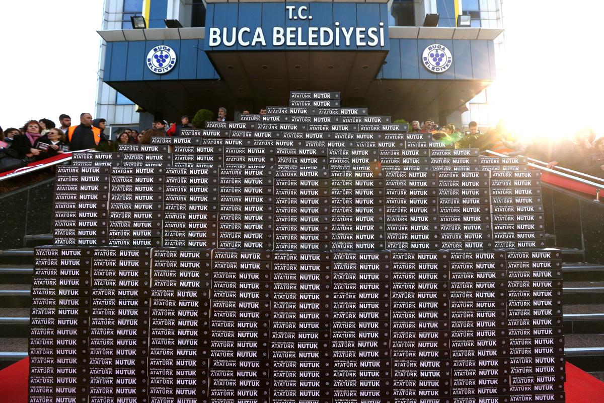 Nutuk dağıtan belediye vatandaşı susuz bıraktı