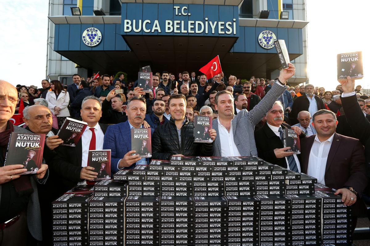 Nutuk dağıtan belediye vatandaşı susuz bıraktı