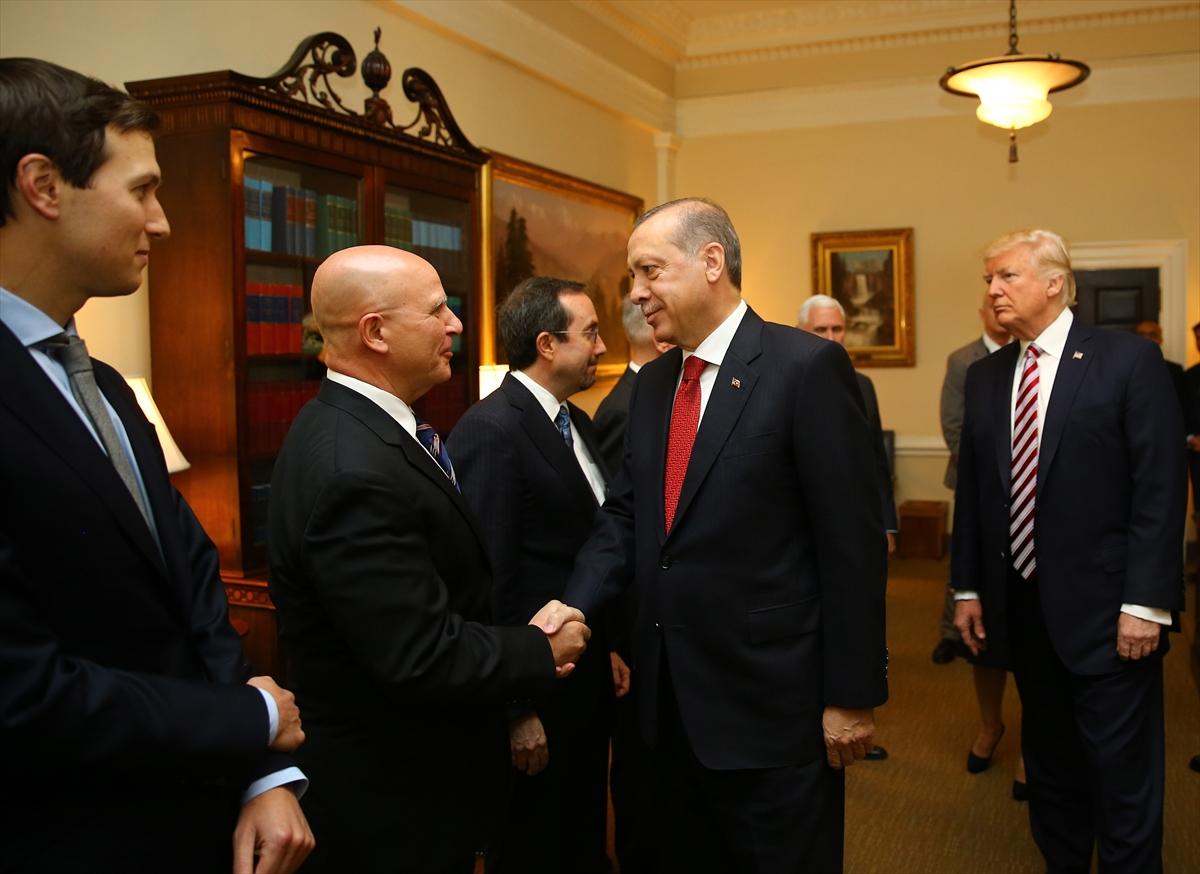 Trump, Erdoğan'ı kapıda uğurladı