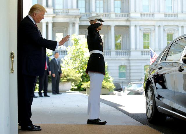 Trump, Erdoğan'ı kapıda uğurladı