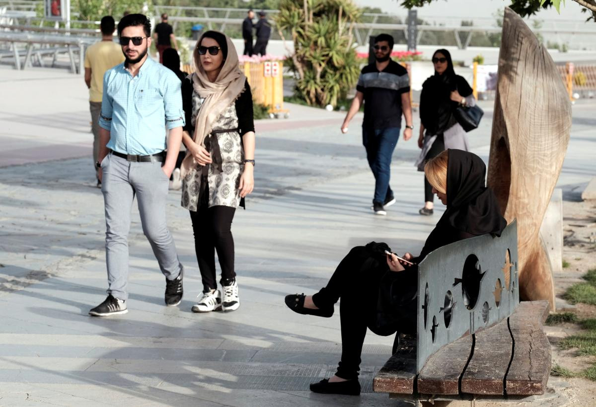 Tahran'da parklarda ücretsiz internet