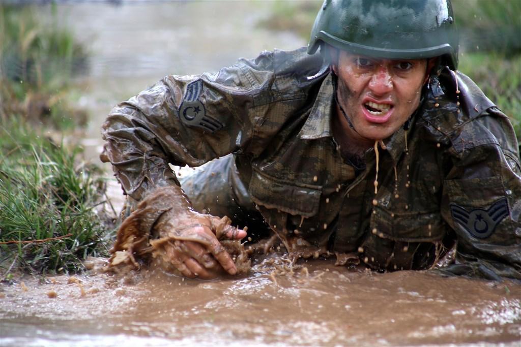 Komandoların zorlu askeri eğitimleri