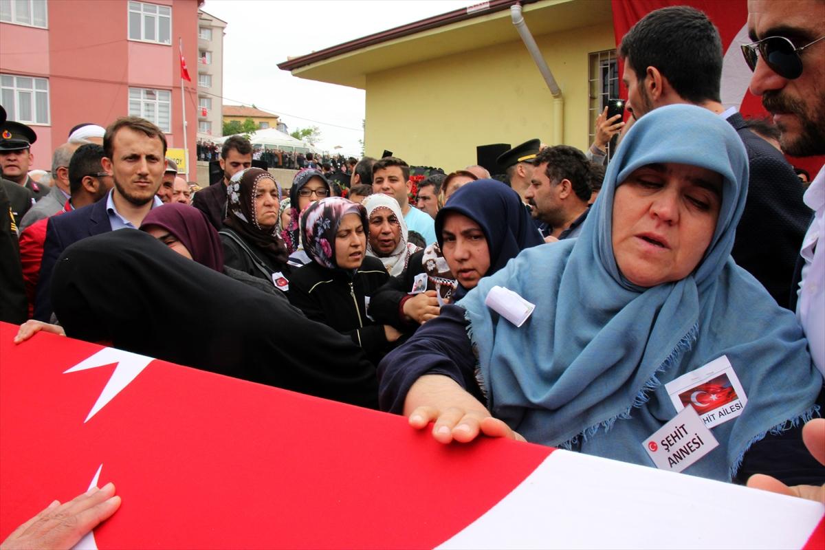 Şehit oğlunun cenaze namazını kıldıran babadan teröre tepki
