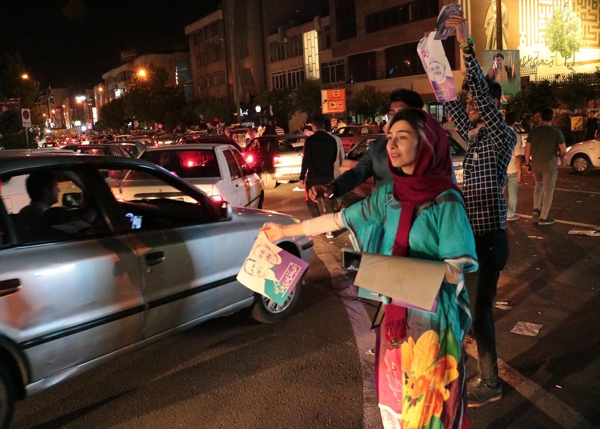 İran'da Ruhani ve Reisi taraftarları sokaklara döküldü