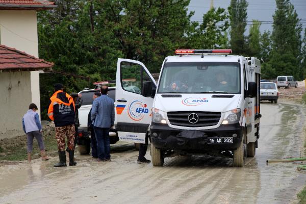 Burdur'da sağanak sele neden oldu