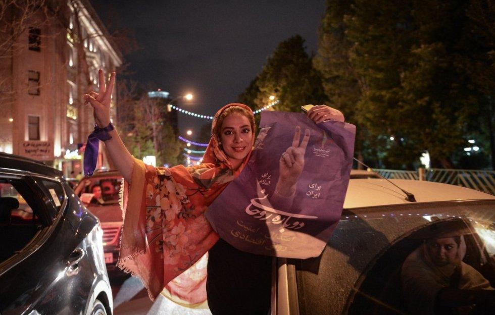 İran'da Ruhani'nin zaferi kutlandı