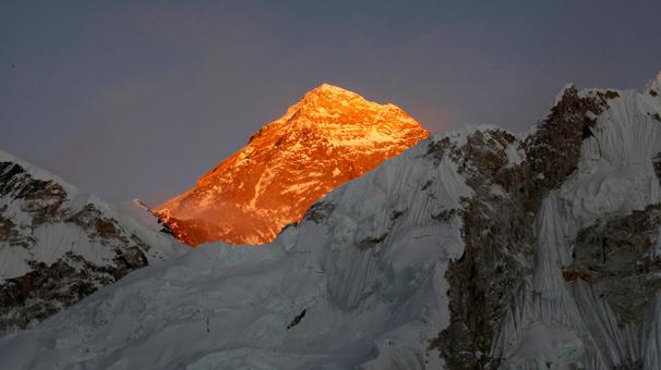 Dünyanın zirvesi çöktü