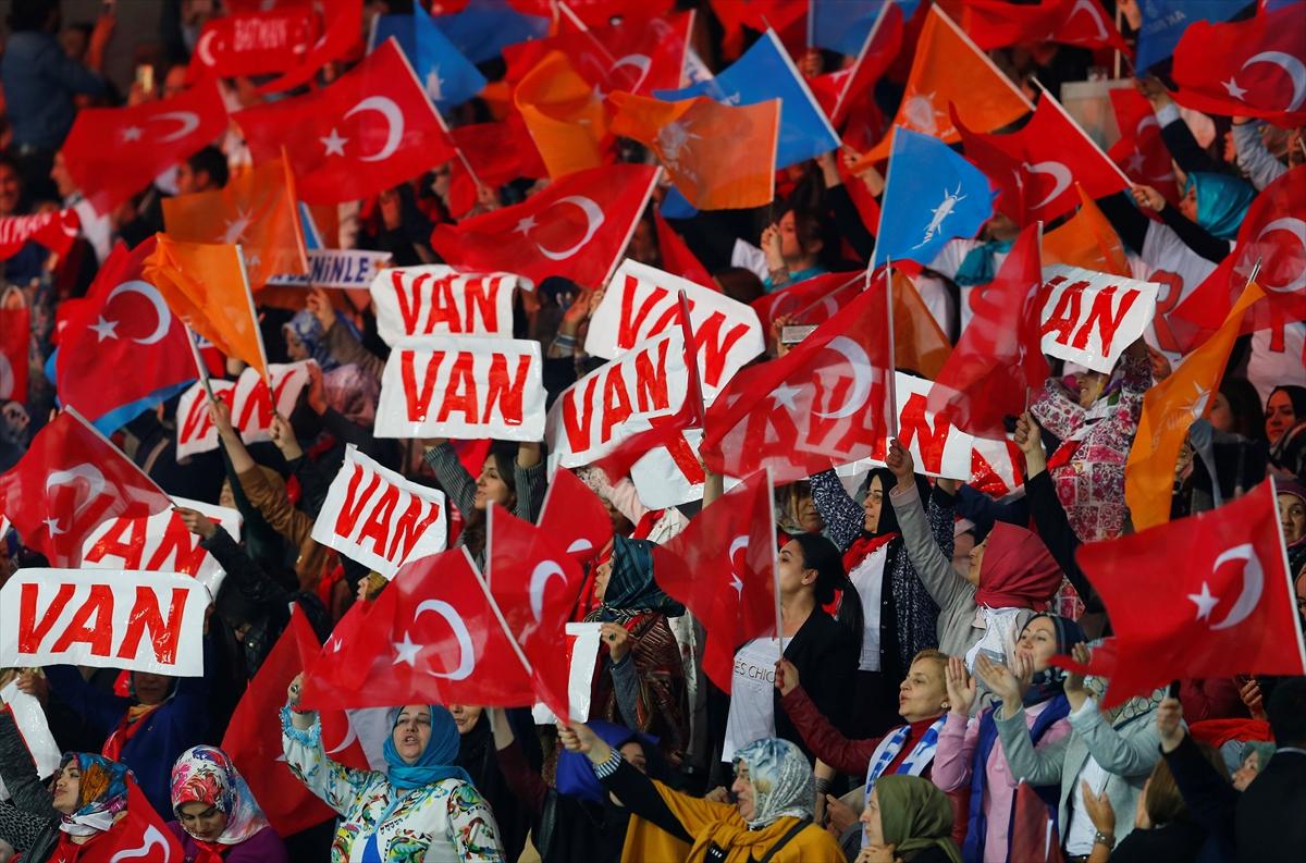 AK Parti kongresinde FETÖ, PKK ve DEAŞ karşıtı sloganlar