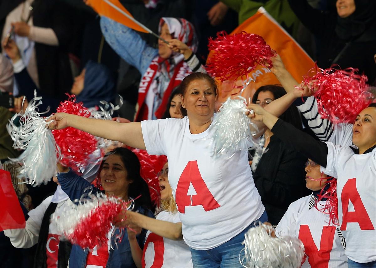 AK Parti kongresinde FETÖ, PKK ve DEAŞ karşıtı sloganlar