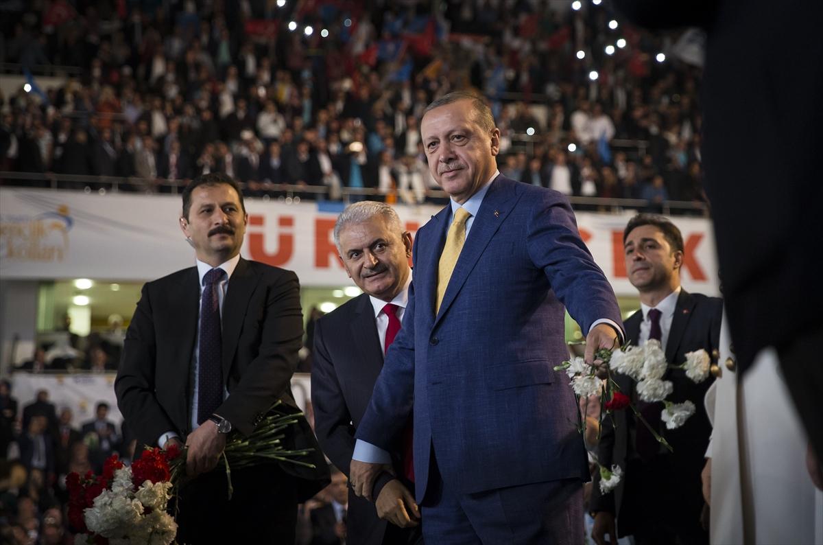 AK Parti kongresinde FETÖ, PKK ve DEAŞ karşıtı sloganlar