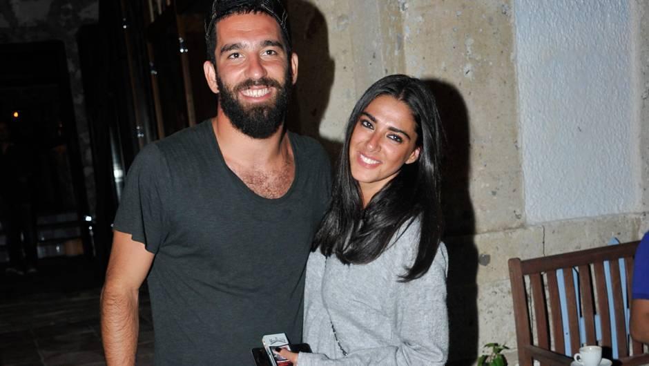 Arda Turan eski sevgilisine geri döndü