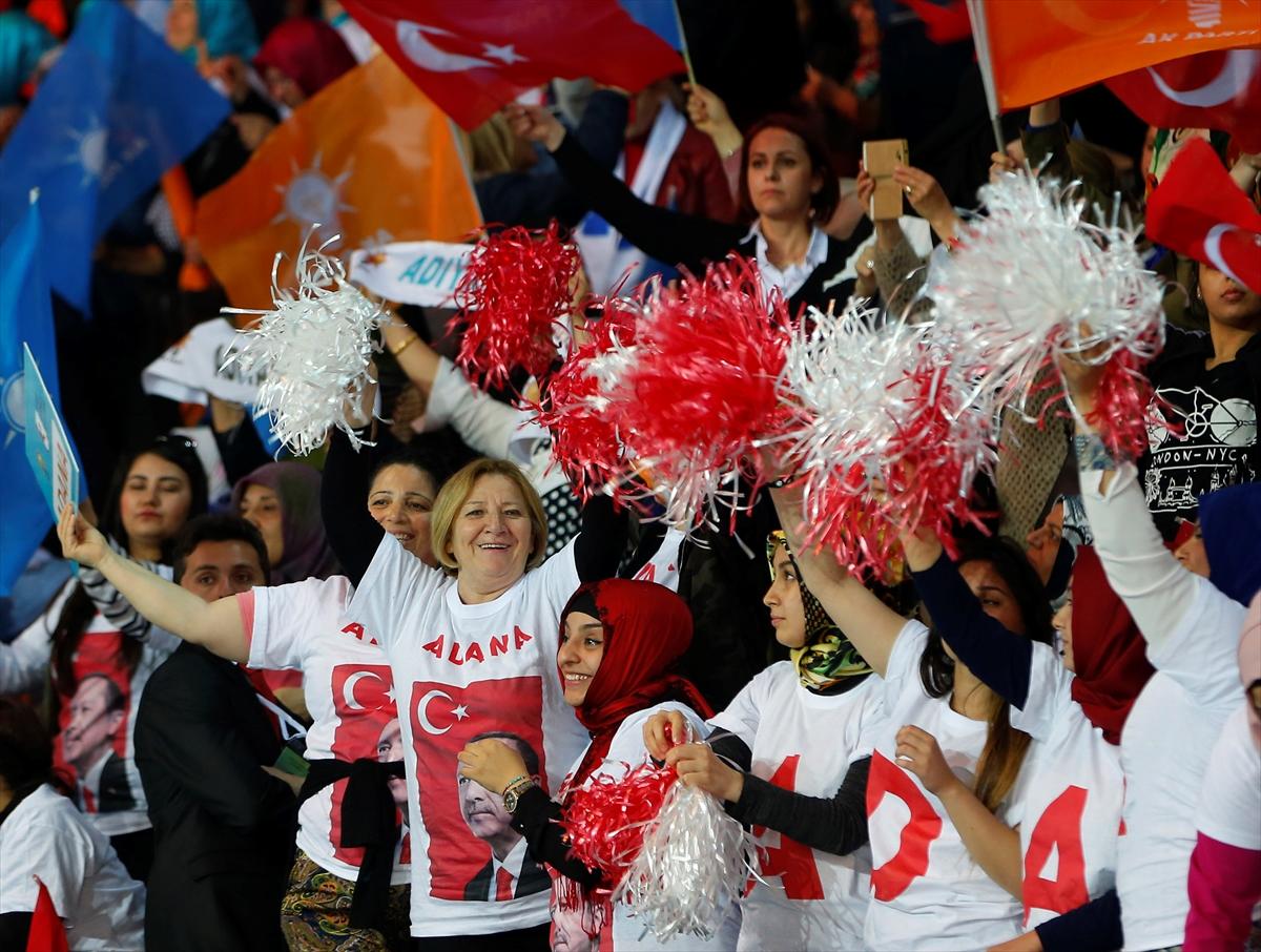 AK Parti kongresinde FETÖ, PKK ve DEAŞ karşıtı sloganlar