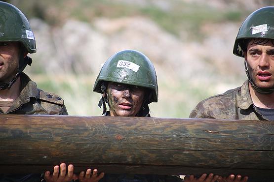 Arzu Astsubay 'komando brövesi' için zorlu eğitimde