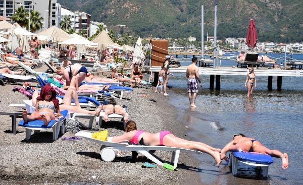 Marmaris'te sahiller hareketlendi