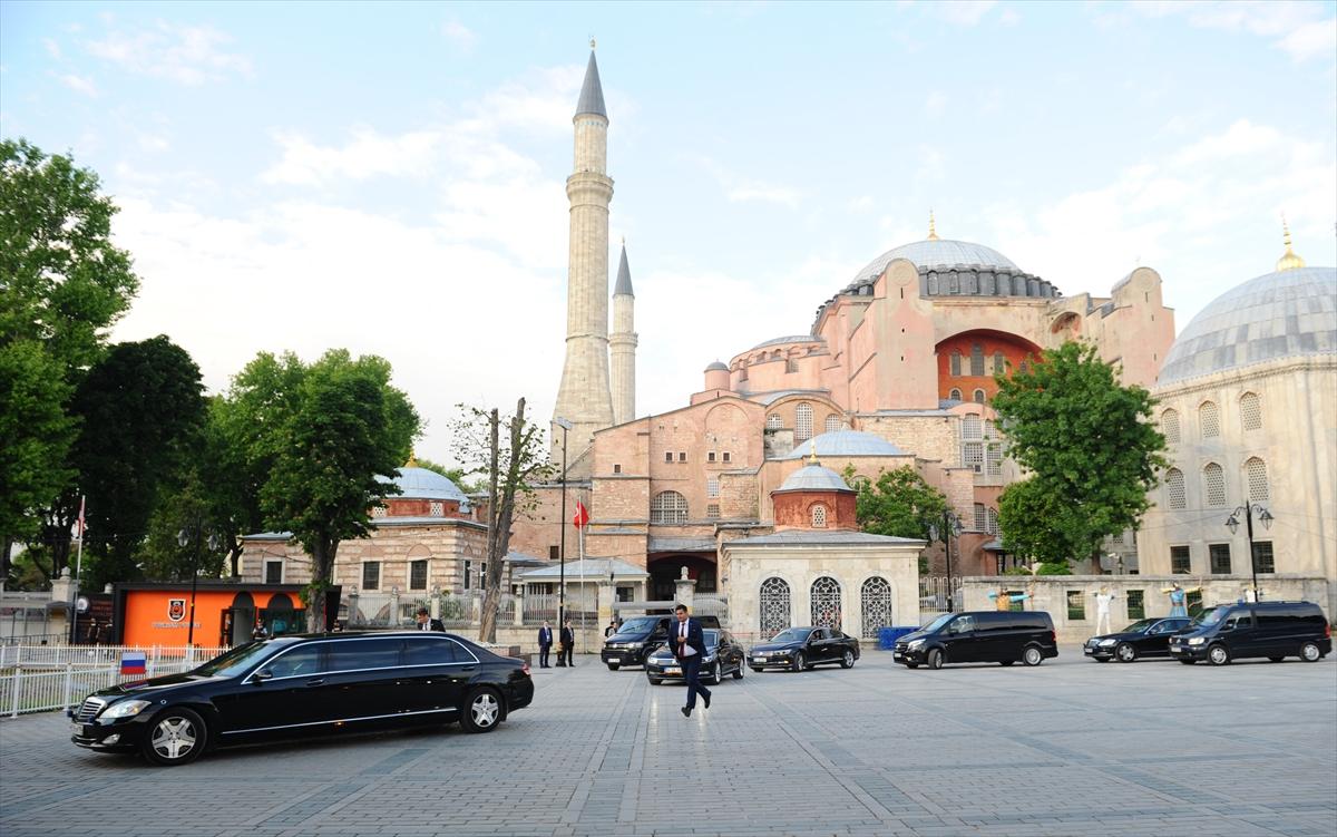 Medvedev, Ayasofya ve Sultanahmed'i ziyaret etti