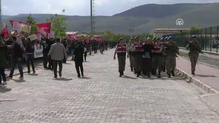 Darbeciler hakim karşısına çıkıyor