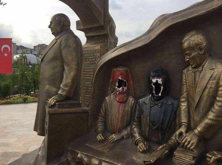 Beylikdüzü'nde CHP'nin papazını kırdılar