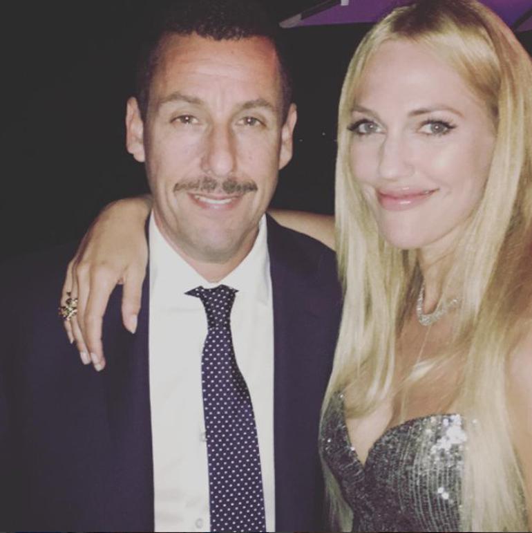 Meryem Uzerli dünya yıldızlarıyla poz verdi